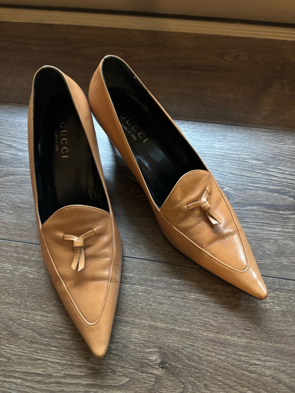 Gucci Camel Leather Pointed Toe Kitten Heels with Knot Detail